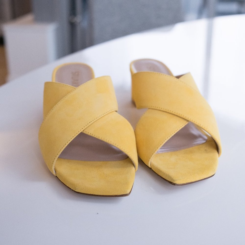 STUART WEITZMAN Aletha 50 Sandal In Sunflower